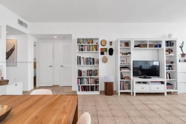at 20 Island Ave, Miami Beach, FL 33139 Unit For Sale 1 Bedroom 2 Bathrooms MLS# A11817538 Price $589,000 856