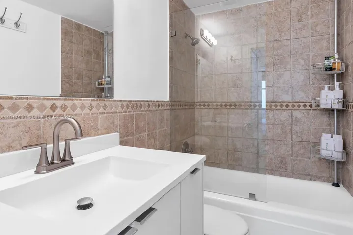 at 20 Island Ave, Miami Beach, FL 33139 Unit For Sale 1 Bedroom 2 Bathrooms MLS# A11817538 Price $589,000 856