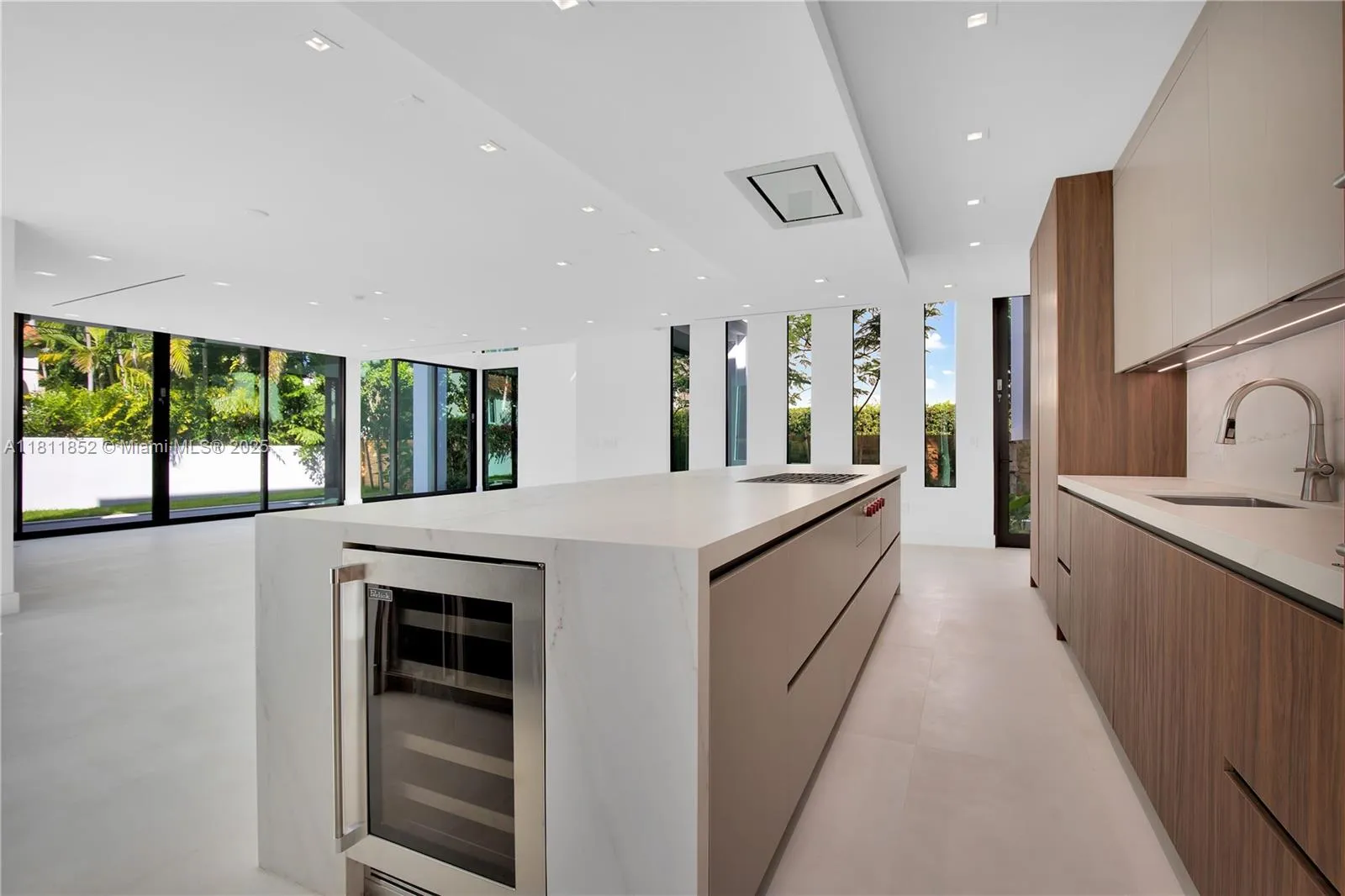 at 5630 Pine Tree Dr, Miami Beach, FL 33140 Unit For Sale 5 Bedrooms 6 Bathrooms MLS# A11811852 Price $6,200,000 4062