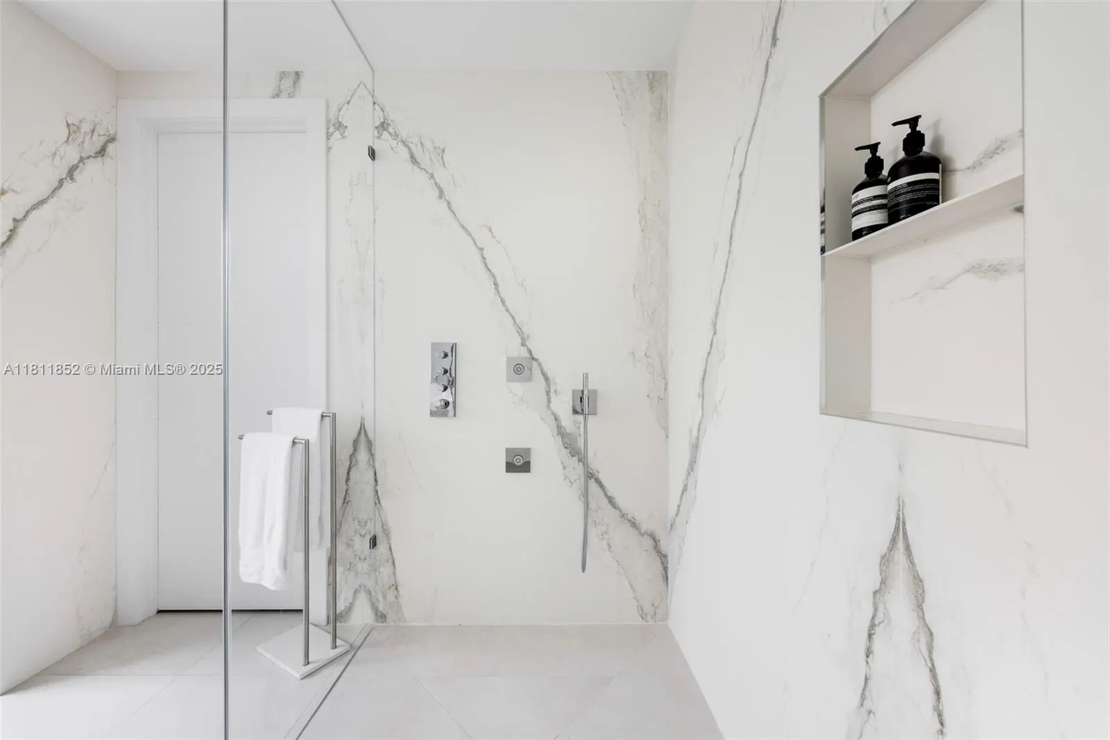at 5630 Pine Tree Dr, Miami Beach, FL 33140 Unit For Sale 5 Bedrooms 6 Bathrooms MLS# A11811852 Price $6,200,000 4062