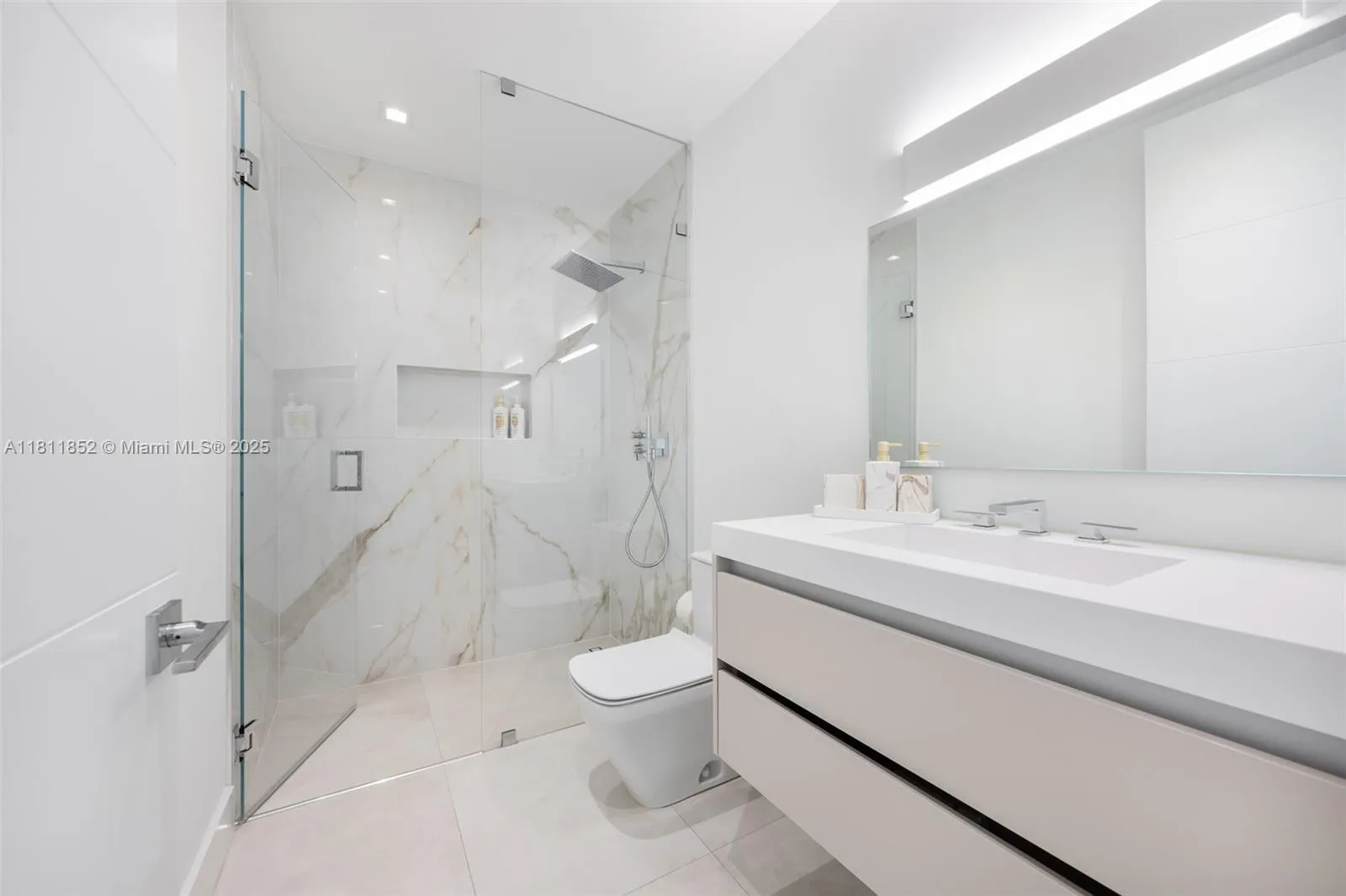 at 5630 Pine Tree Dr, Miami Beach, FL 33140 Unit For Sale 5 Bedrooms 6 Bathrooms MLS# A11811852 Price $6,200,000 4062