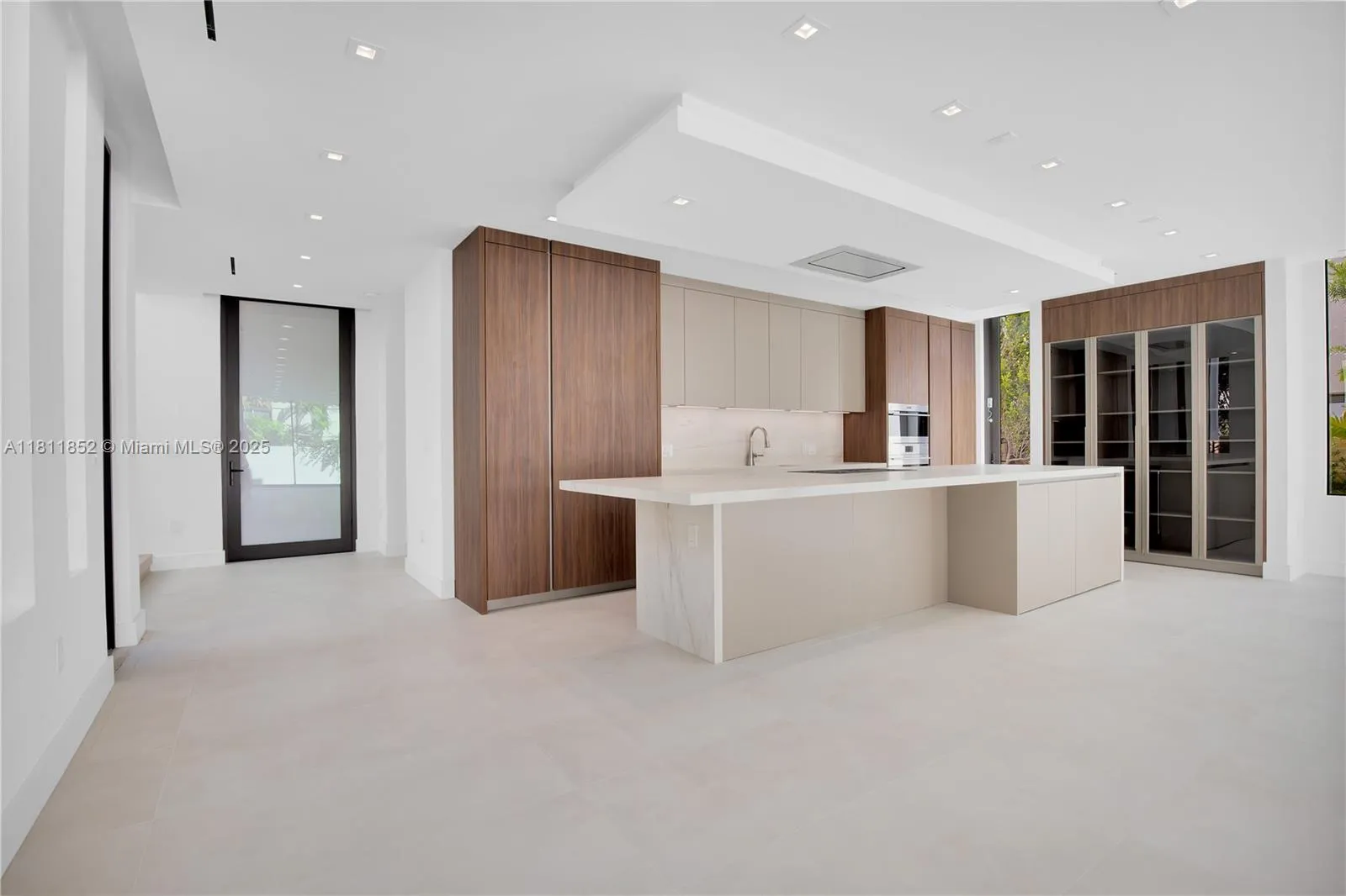 at 5630 Pine Tree Dr, Miami Beach, FL 33140 Unit For Sale 5 Bedrooms 6 Bathrooms MLS# A11811852 Price $6,200,000 4062