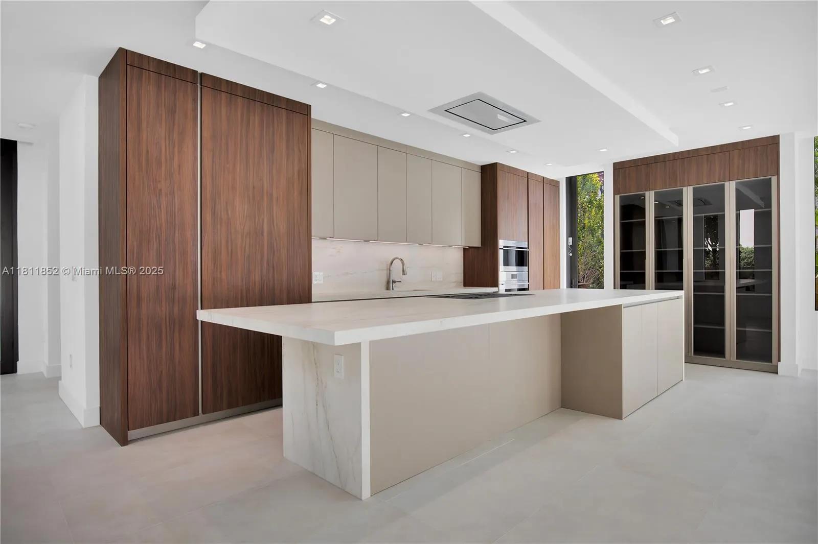 at 5630 Pine Tree Dr, Miami Beach, FL 33140 Unit For Sale 5 Bedrooms 6 Bathrooms MLS# A11811852 Price $6,200,000 4062