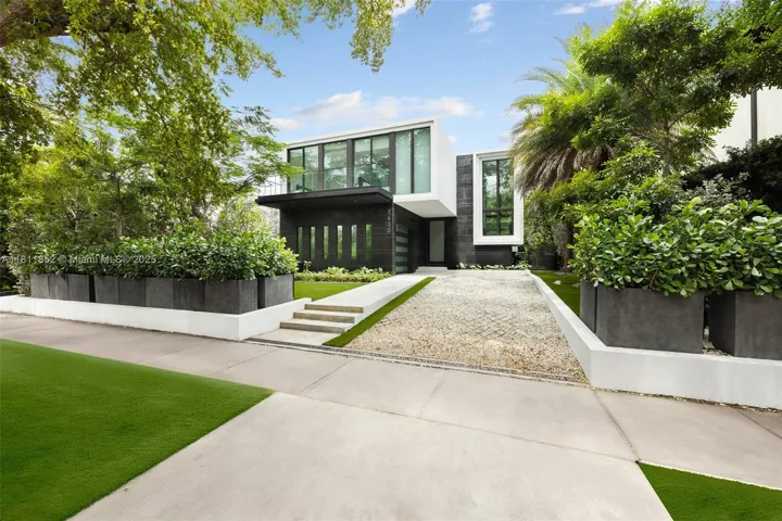 at 5630 Pine Tree Dr, Miami Beach, FL 33140 Unit For Sale 5 Bedrooms 6 Bathrooms MLS# A11811852 Price $6,200,000 4062