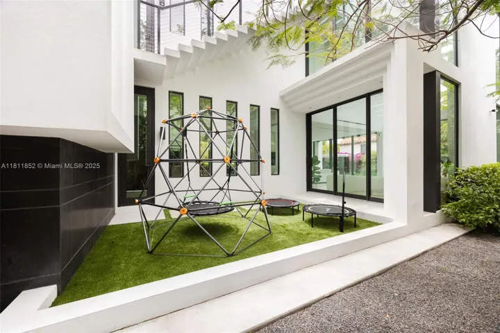 at 5630 Pine Tree Dr, Miami Beach, FL 33140 Unit For Sale 5 Bedrooms 6 Bathrooms MLS# A11811852 Price $6,200,000 4062