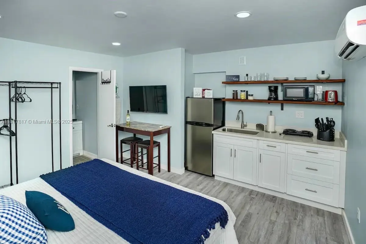 1647 Nw 29th Ave 4, Miami, Florida 33125, Miami, Florida 33125, 1 Bedroom Bedrooms, ,1 BathroomBathrooms,Residential Lease,For Rent,1647 Nw 29th Ave 4, Miami, Florida 33125,A11817817