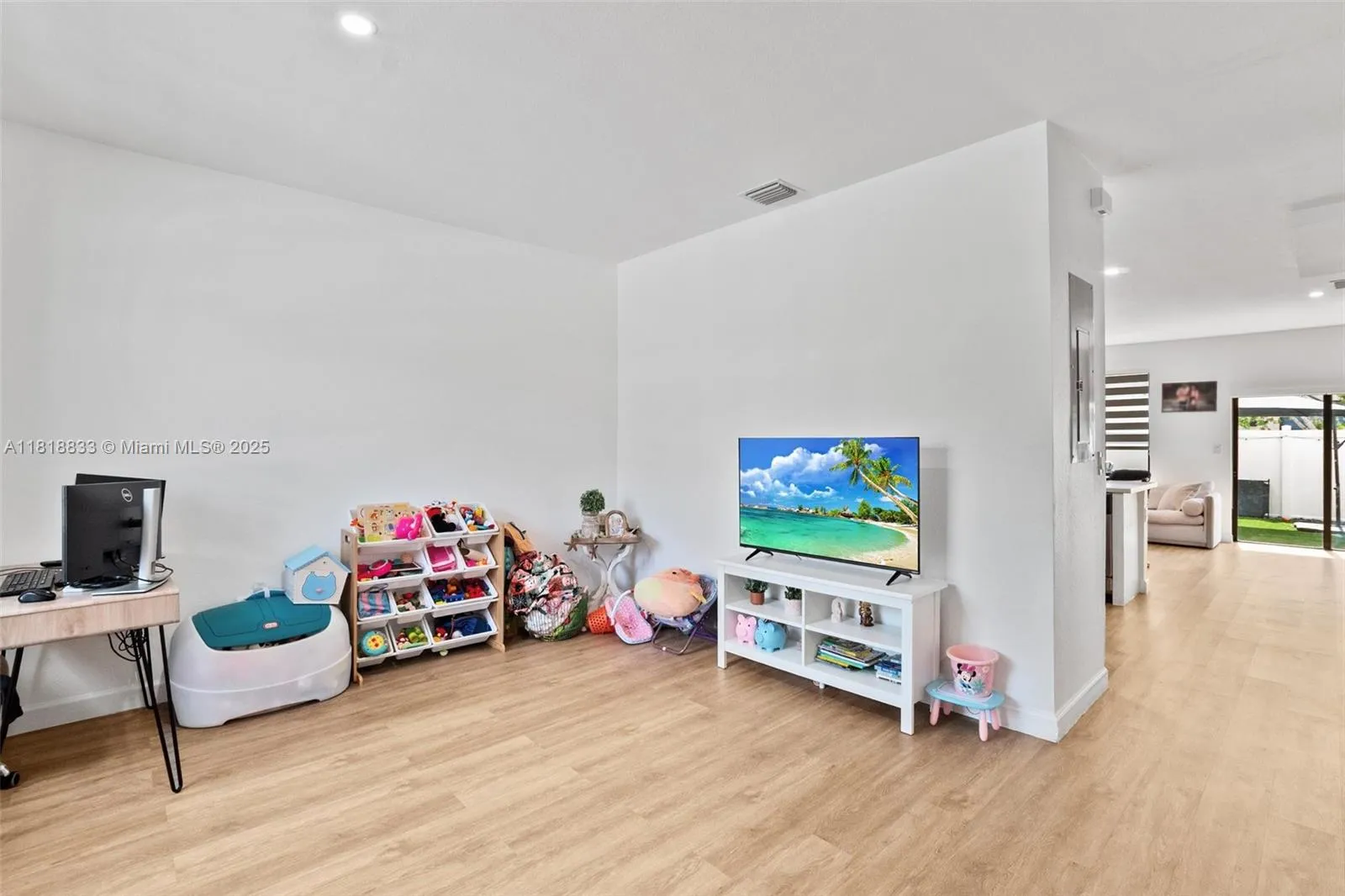 9362 W 33rd Ln, Hialeah, Florida 33018, Hialeah, Florida 33018, 2 Bedrooms Bedrooms, ,2 BathroomsBathrooms,Residential,For Sale,9362 W 33rd Ln, Hialeah, Florida 33018,A11818833