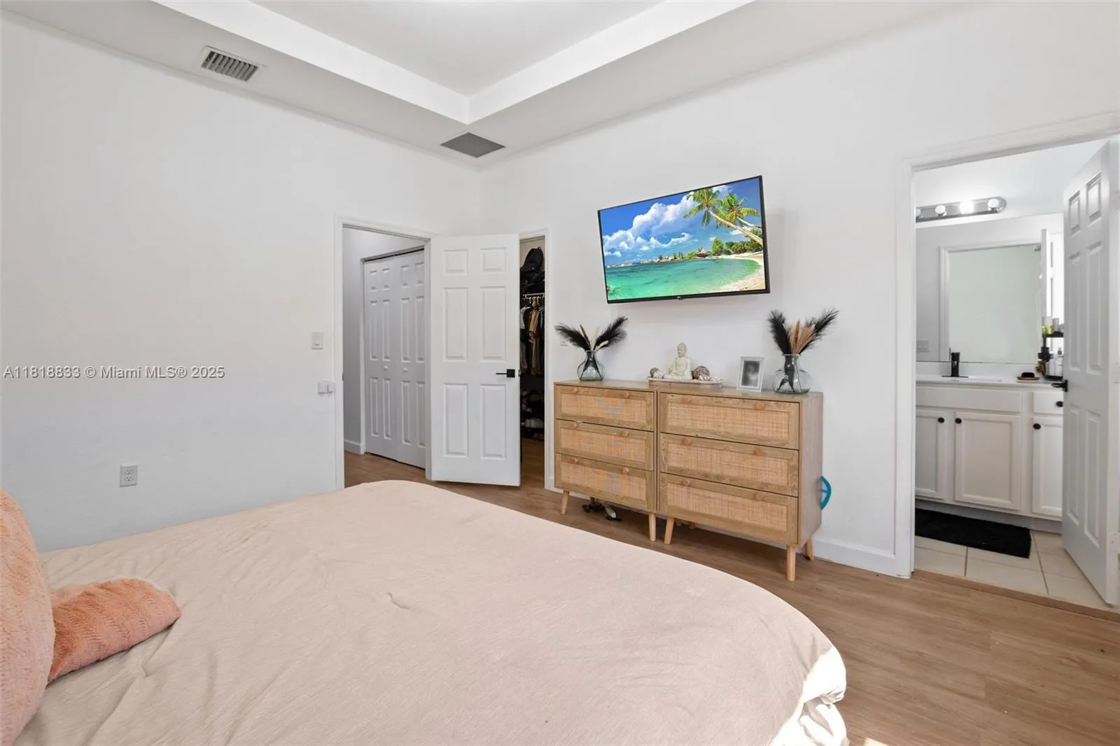 9362 W 33rd Ln, Hialeah, Florida 33018, Hialeah, Florida 33018, 2 Bedrooms Bedrooms, ,2 BathroomsBathrooms,Residential,For Sale,9362 W 33rd Ln, Hialeah, Florida 33018,A11818833