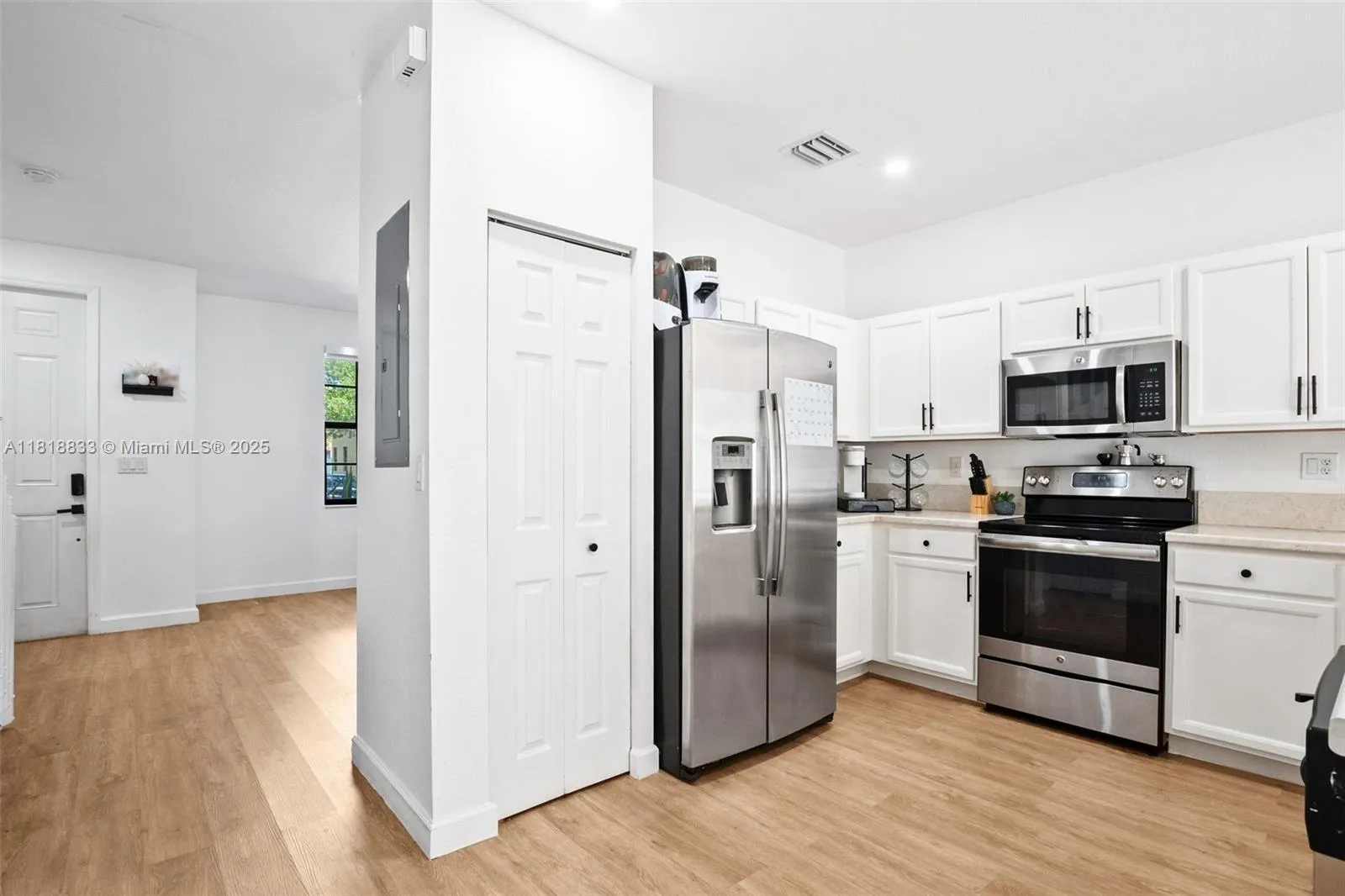 9362 W 33rd Ln, Hialeah, Florida 33018, Hialeah, Florida 33018, 2 Bedrooms Bedrooms, ,2 BathroomsBathrooms,Residential,For Sale,9362 W 33rd Ln, Hialeah, Florida 33018,A11818833