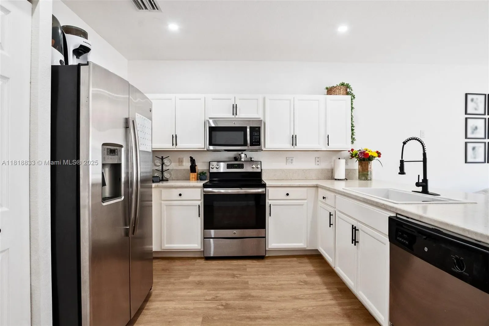 9362 W 33rd Ln, Hialeah, Florida 33018, Hialeah, Florida 33018, 2 Bedrooms Bedrooms, ,2 BathroomsBathrooms,Residential,For Sale,9362 W 33rd Ln, Hialeah, Florida 33018,A11818833