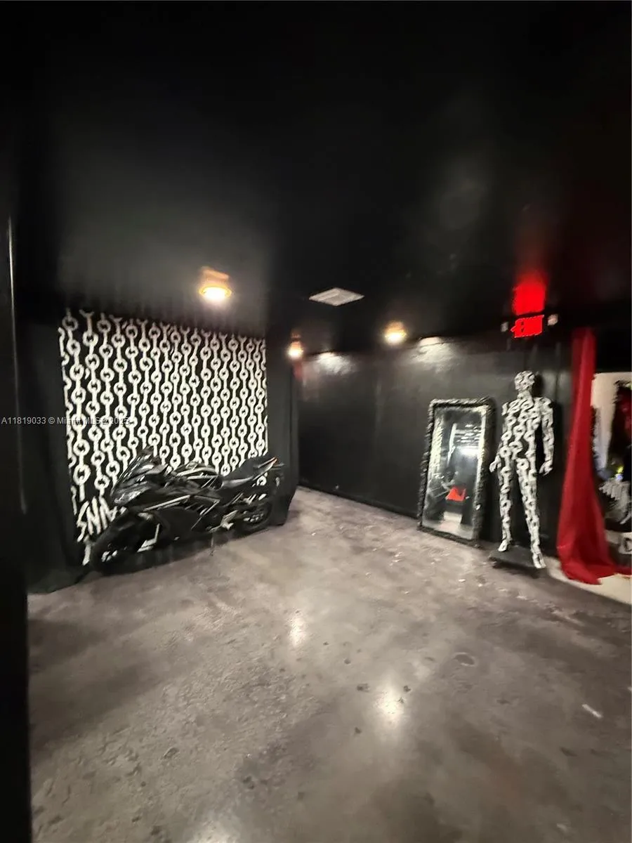 2300 sqft space