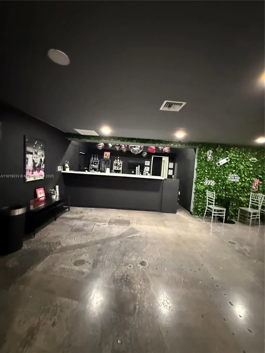 2300 sqft space