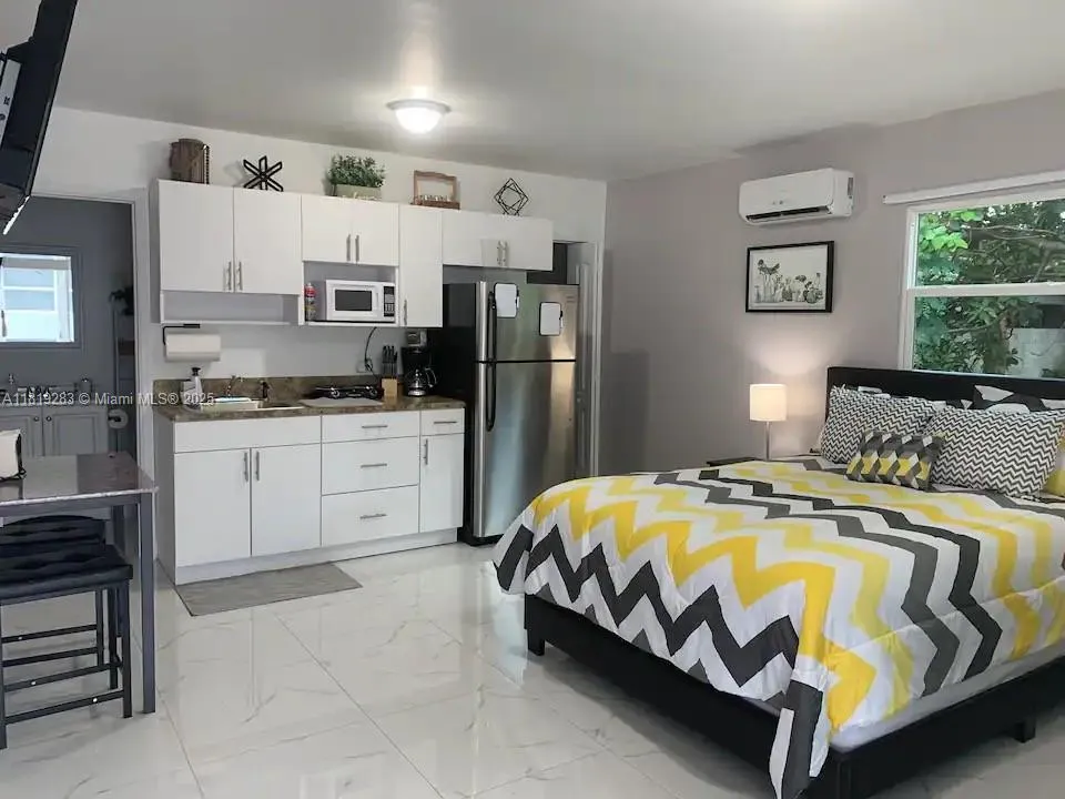 1762 Nw 15th St 4, Miami, Florida 33125, Miami, Florida 33125, 1 Bedroom Bedrooms, ,1 BathroomBathrooms,Residential Lease,For Rent,1762 Nw 15th St 4, Miami, Florida 33125,A11819283