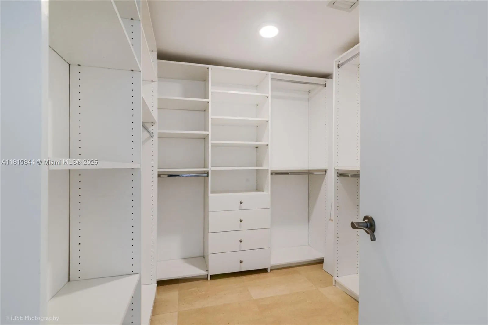 at 17201 Collins Ave, Sunny Isles Beach, FL 33160 Unit For Rent 2 Bedrooms 2 Bathrooms MLS# A11819844 Price $5,650 1396