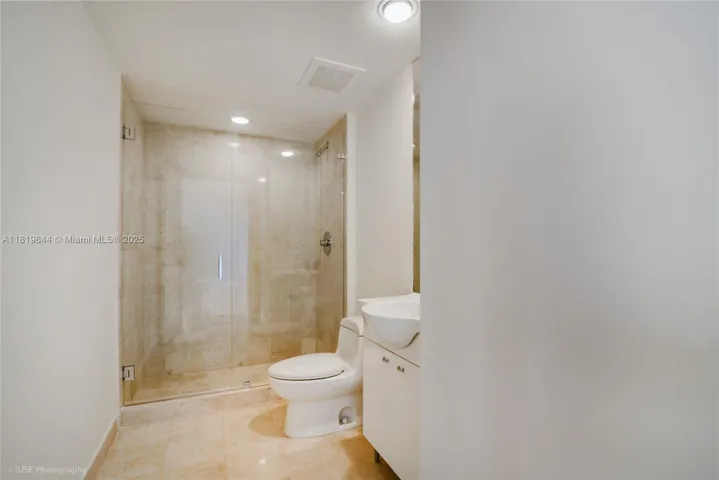 at 17201 Collins Ave, Sunny Isles Beach, FL 33160 Unit For Rent 2 Bedrooms 2 Bathrooms MLS# A11819844 Price $5,650 1396