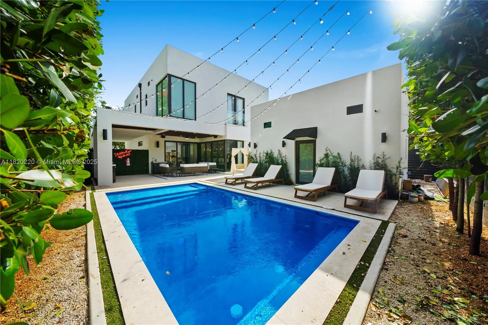 550 Nw 42nd St, Miami, Florida 33127, Miami, Florida 33127, 6 Bedrooms Bedrooms, ,5 BathroomsBathrooms,Residential Lease,For Rent,550 Nw 42nd St, Miami, Florida 33127,A11820220