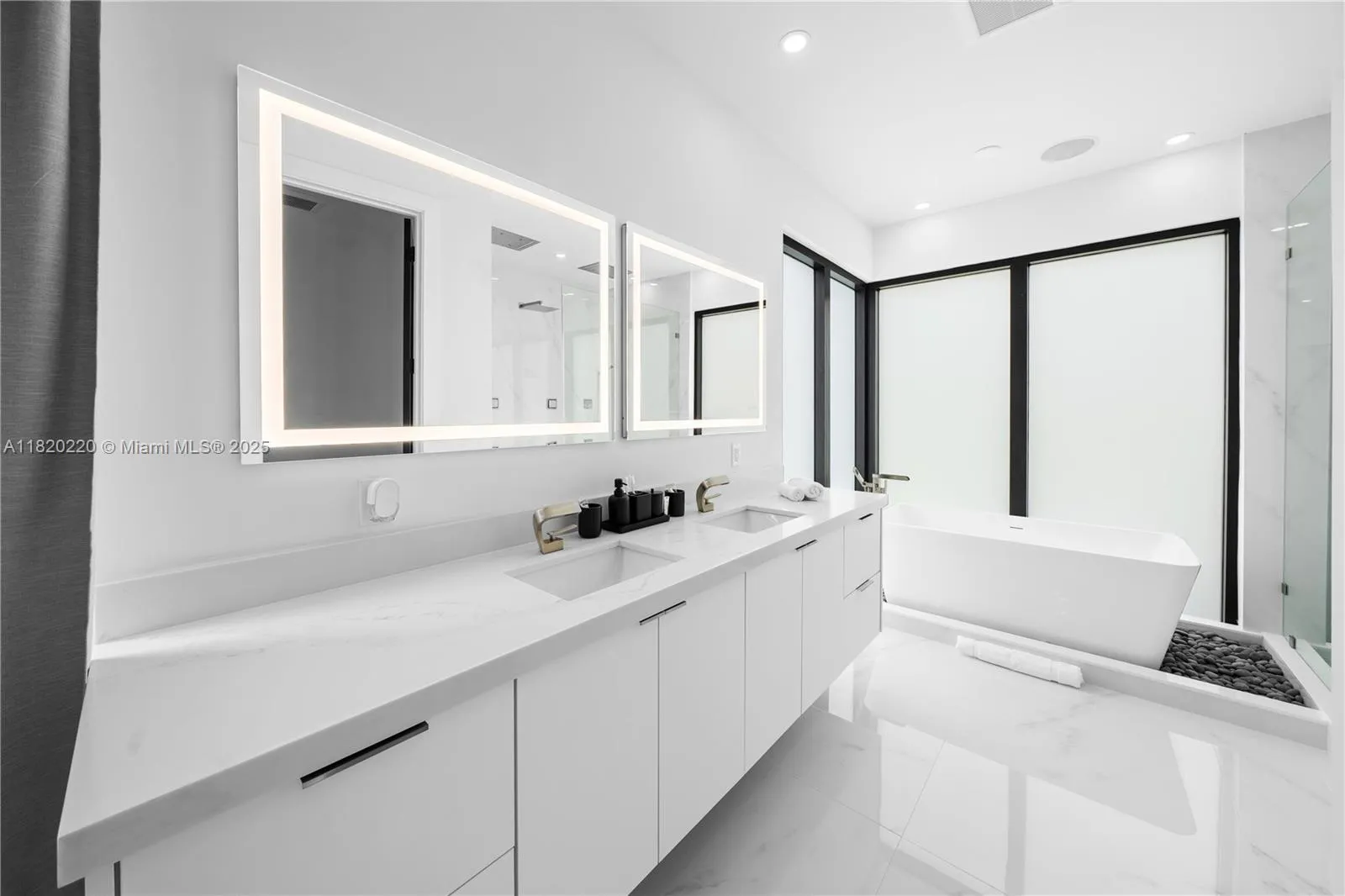 550 Nw 42nd St, Miami, Florida 33127, Miami, Florida 33127, 6 Bedrooms Bedrooms, ,5 BathroomsBathrooms,Residential Lease,For Rent,550 Nw 42nd St, Miami, Florida 33127,A11820220