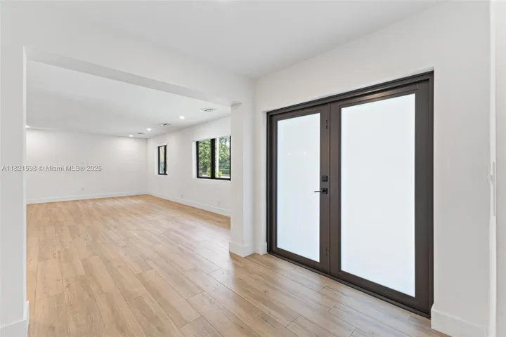 at 1460 Campamento Ave, Coral Gables, FL 33156 Unit For Sale 3 Bedrooms 3 Bathrooms MLS# A11821598 Price $2,199,000 1974