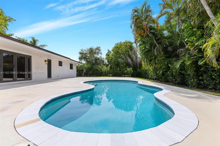 at 1460 Campamento Ave, Coral Gables, FL 33156 Unit For Sale 3 Bedrooms 3 Bathrooms MLS# A11821598 Price $2,199,000 1974