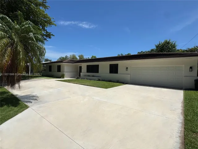 at 1460 Campamento Ave, Coral Gables, FL 33156 Unit For Sale 3 Bedrooms 3 Bathrooms MLS# A11821598 Price $2,199,000 1974