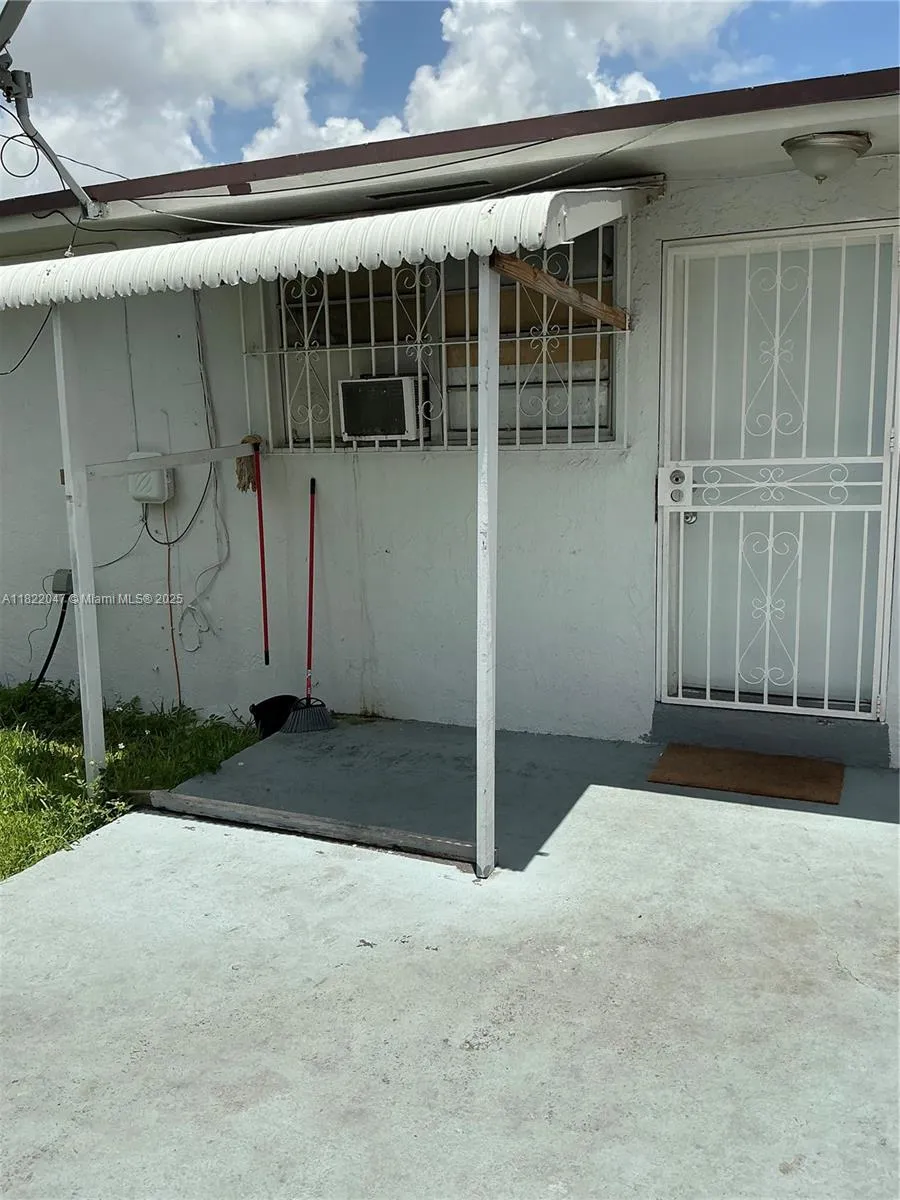 1924 Nw 35th St, Miami, Florida 33142, Miami, Florida 33142, ,Residential Income,For Sale,1924 Nw 35th St, Miami, Florida 33142,A11822047