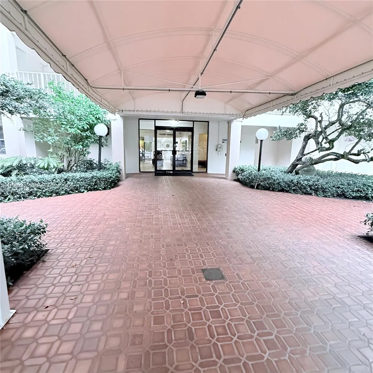 3980 Oaks Clubhouse Dr 302, Pompano Beach, Florida, Pompano Beach, Florida 33069, 3 Bedrooms Bedrooms, ,2 BathroomsBathrooms,Residential Lease,For Rent,3980 Oaks Clubhouse Dr 302, Pompano Beach, Florida,A11822442