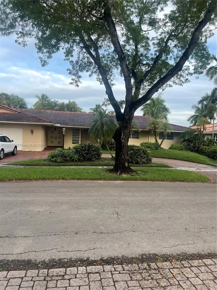 16120 E Troon Cir, Miami Lakes, Florida 33014, Miami Lakes, Florida 33014, 5 Bedrooms Bedrooms, ,3 BathroomsBathrooms,Residential,For Sale,16120 E Troon Cir, Miami Lakes, Florida 33014,A11822728