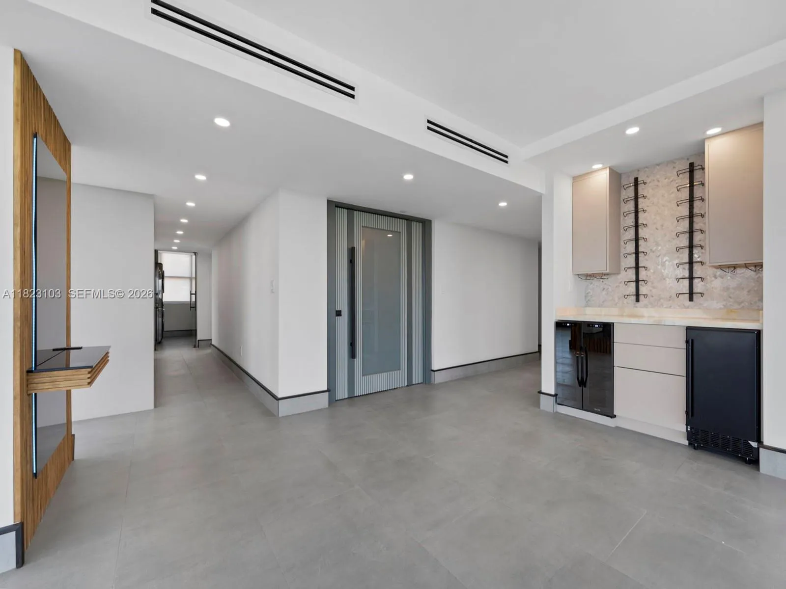 700 Coral Way 5, Coral Gables, Florida 33134, Coral Gables, Florida 33134, 3 Bedrooms Bedrooms, ,3 BathroomsBathrooms,Residential,For Sale,700 Coral Way 5, Coral Gables, Florida 33134,A11823103
