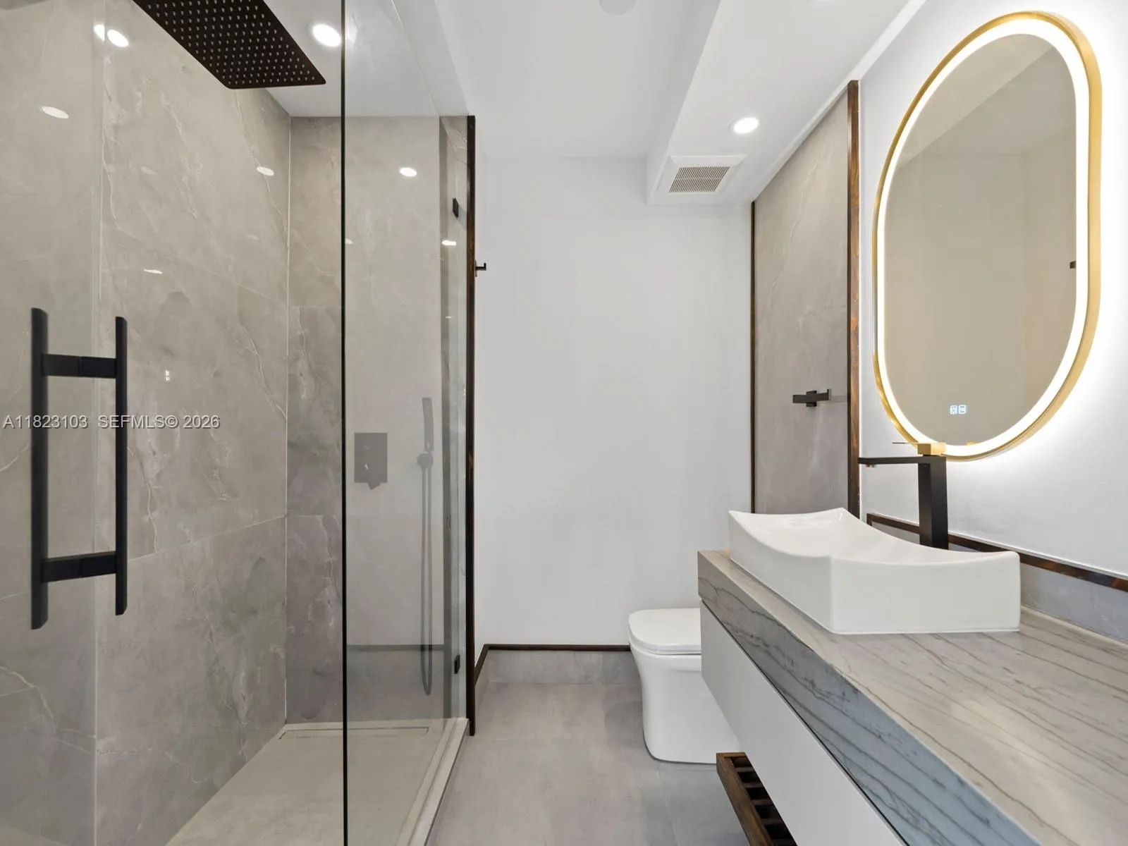 2nd bedroom bath