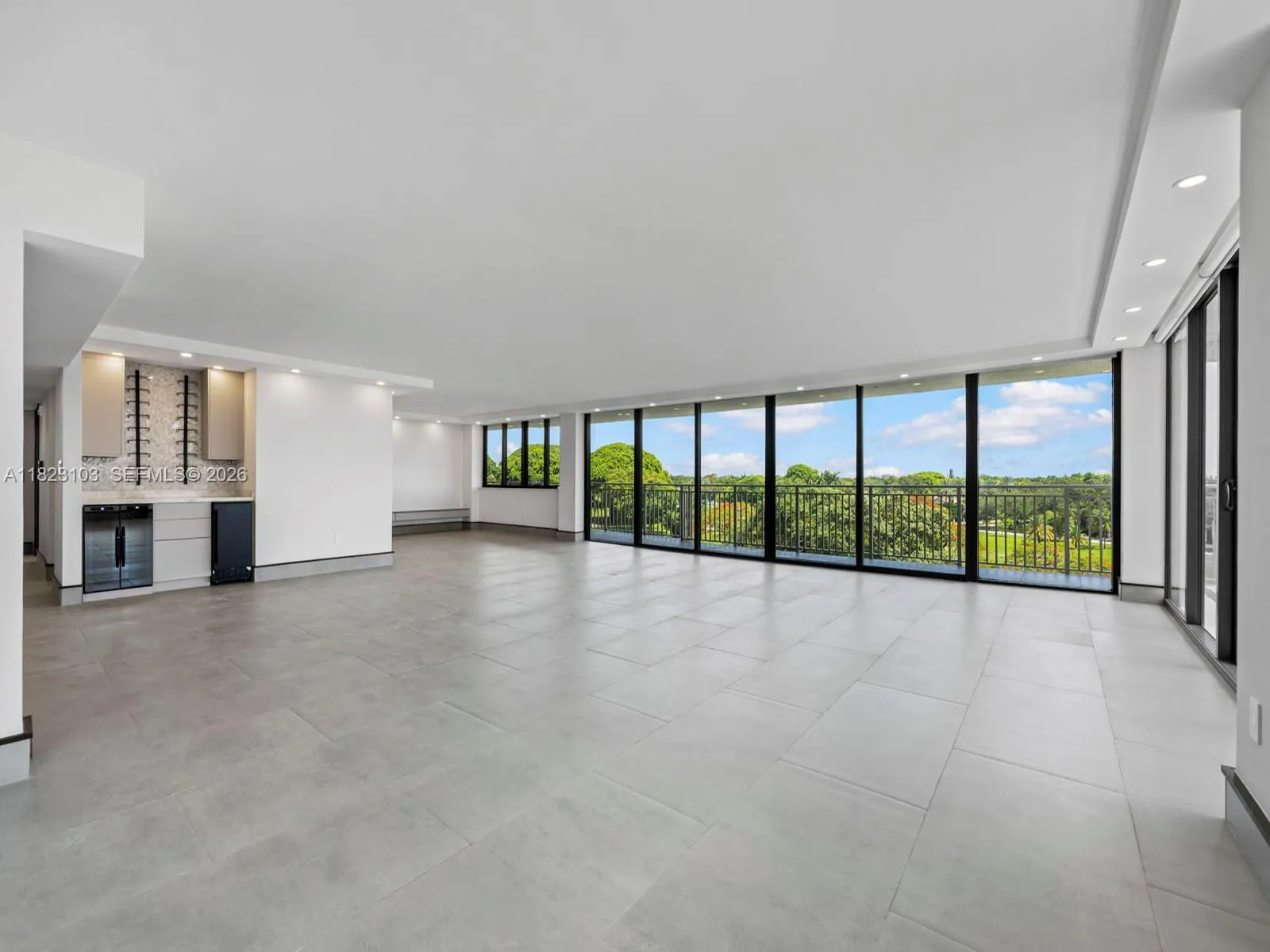 700 Coral Way 5, Coral Gables, Florida 33134, Coral Gables, Florida 33134, 3 Bedrooms Bedrooms, ,3 BathroomsBathrooms,Residential,For Sale,700 Coral Way 5, Coral Gables, Florida 33134,A11823103