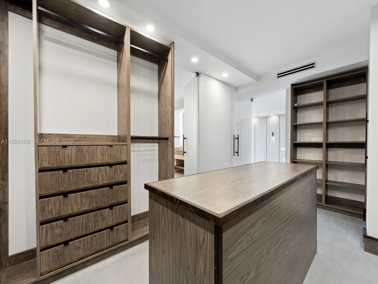 700 Coral Way 5, Coral Gables, Florida 33134, Coral Gables, Florida 33134, 3 Bedrooms Bedrooms, ,3 BathroomsBathrooms,Residential,For Sale,700 Coral Way 5, Coral Gables, Florida 33134,A11823103