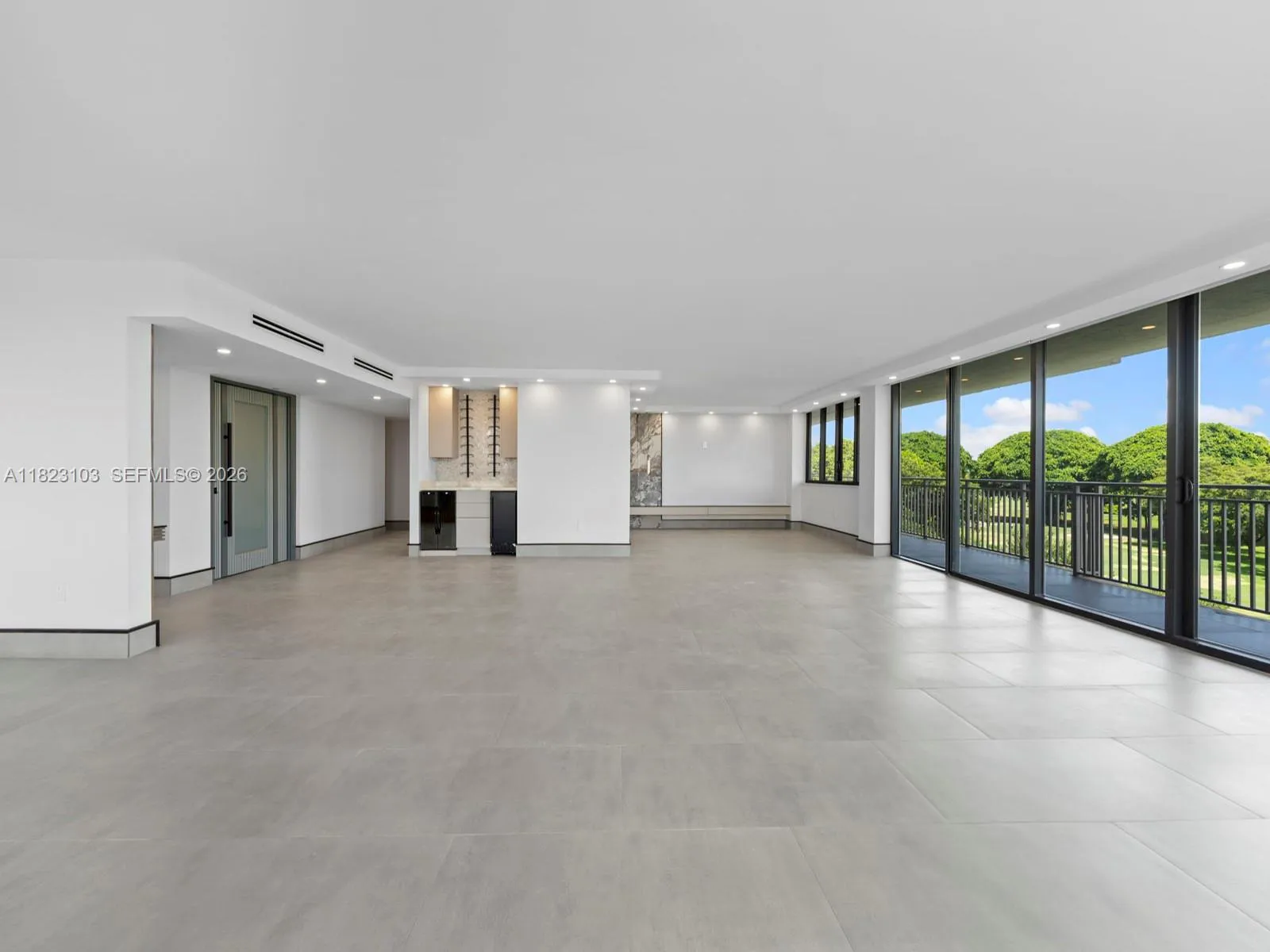 700 Coral Way 5, Coral Gables, Florida 33134, Coral Gables, Florida 33134, 3 Bedrooms Bedrooms, ,3 BathroomsBathrooms,Residential,For Sale,700 Coral Way 5, Coral Gables, Florida 33134,A11823103