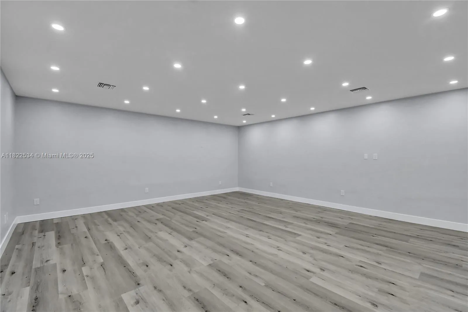 20129 Ne 16th Pl 20129, Miami, Florida 33179, Miami, Florida 33179, ,Commercial Sale,For Sale,20129 Ne 16th Pl 20129, Miami, Florida 33179,A11822534