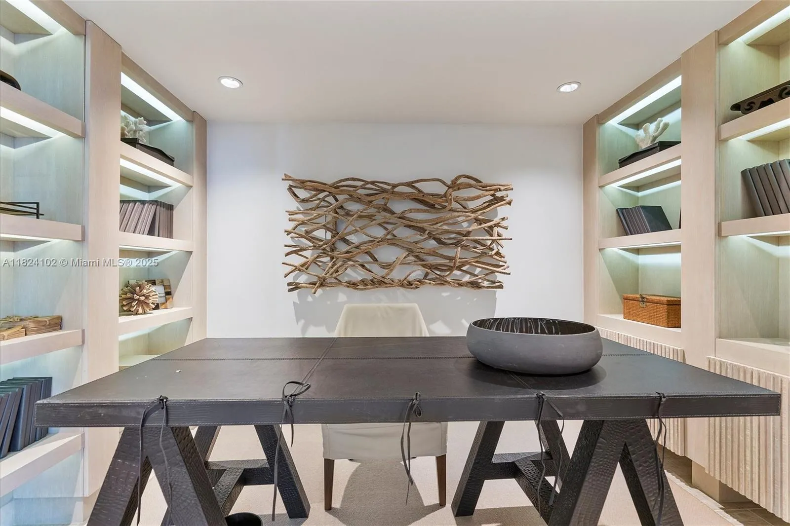 102 24th St 1415, Miami Beach, Florida 33139, Miami Beach, Florida 33139, 3 Bedrooms Bedrooms, ,3 BathroomsBathrooms,Residential,For Sale,102 24th St 1415, Miami Beach, Florida 33139,A11824102