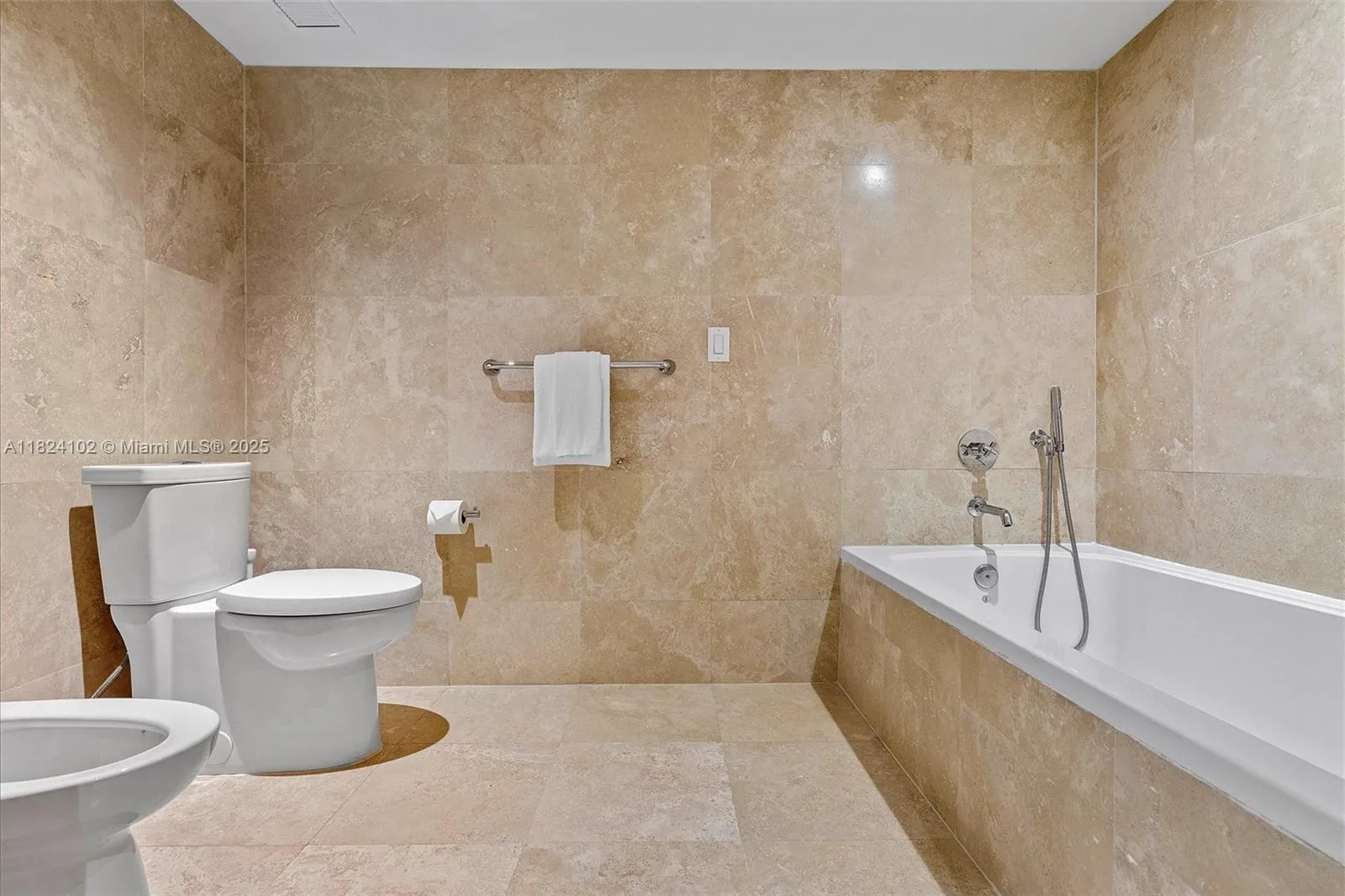 102 24th St 1415, Miami Beach, Florida 33139, Miami Beach, Florida 33139, 3 Bedrooms Bedrooms, ,3 BathroomsBathrooms,Residential,For Sale,102 24th St 1415, Miami Beach, Florida 33139,A11824102