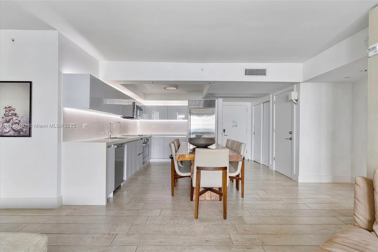 102 24th St 1415, Miami Beach, Florida 33139, Miami Beach, Florida 33139, 3 Bedrooms Bedrooms, ,3 BathroomsBathrooms,Residential,For Sale,102 24th St 1415, Miami Beach, Florida 33139,A11824102