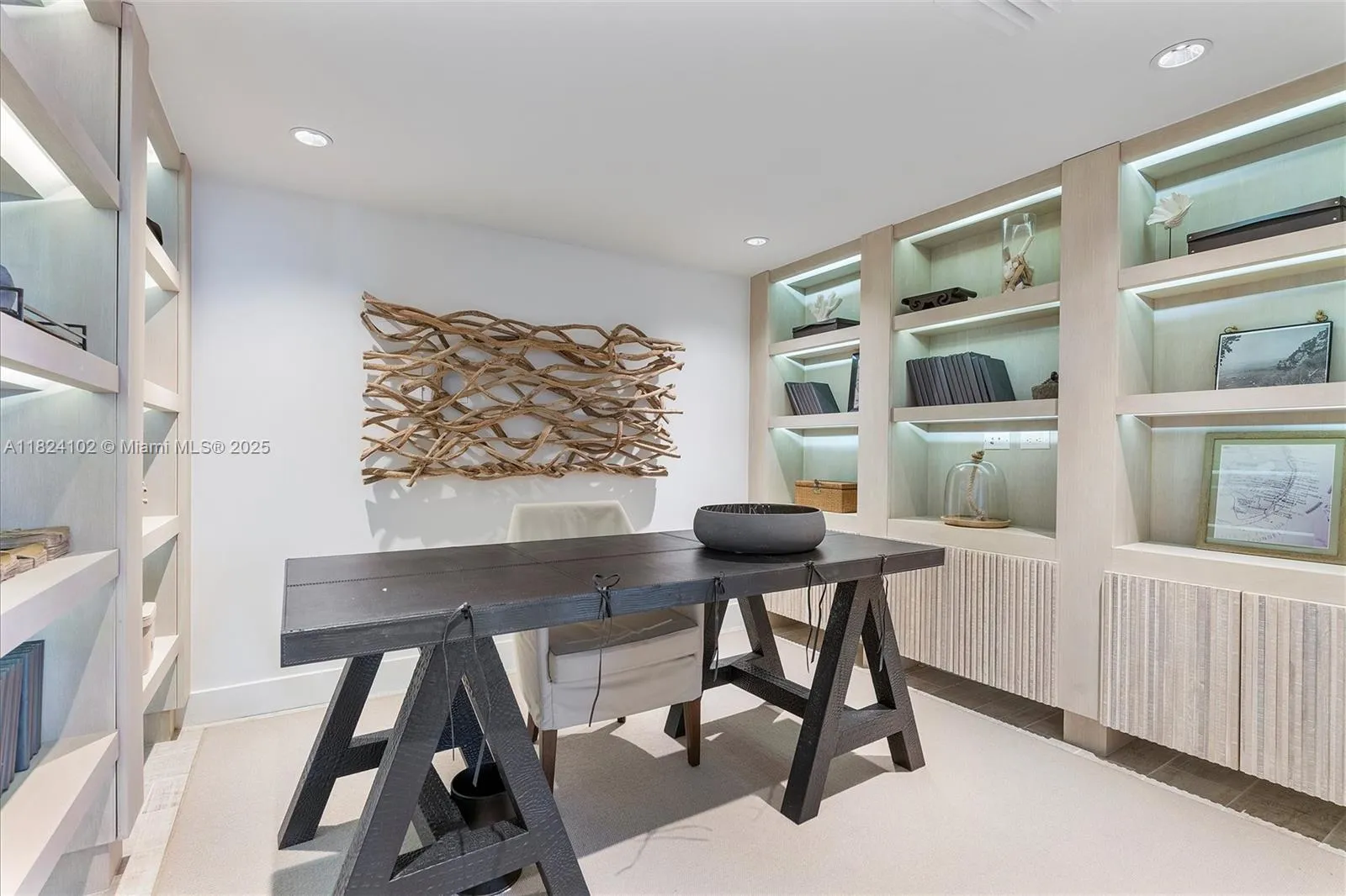 102 24th St 1415, Miami Beach, Florida 33139, Miami Beach, Florida 33139, 3 Bedrooms Bedrooms, ,3 BathroomsBathrooms,Residential,For Sale,102 24th St 1415, Miami Beach, Florida 33139,A11824102