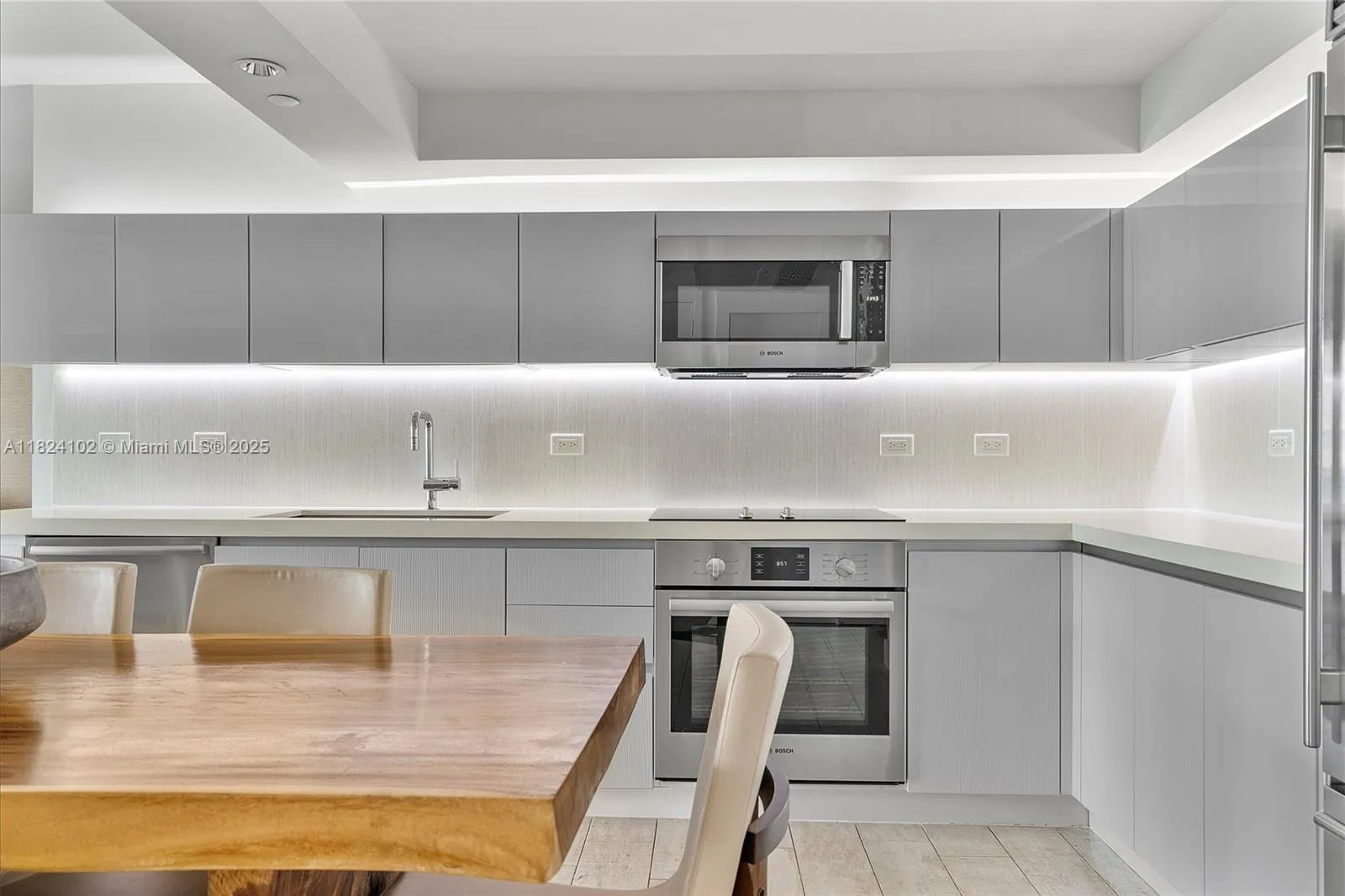 102 24th St 1415, Miami Beach, Florida 33139, Miami Beach, Florida 33139, 3 Bedrooms Bedrooms, ,3 BathroomsBathrooms,Residential,For Sale,102 24th St 1415, Miami Beach, Florida 33139,A11824102