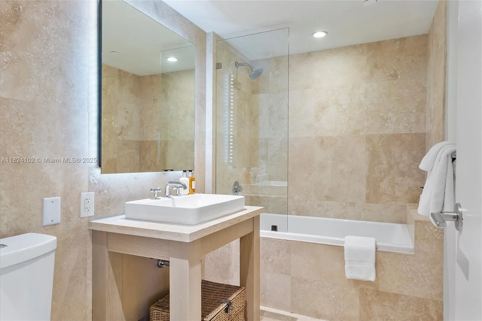 102 24th St 1415, Miami Beach, Florida 33139, Miami Beach, Florida 33139, 3 Bedrooms Bedrooms, ,3 BathroomsBathrooms,Residential,For Sale,102 24th St 1415, Miami Beach, Florida 33139,A11824102