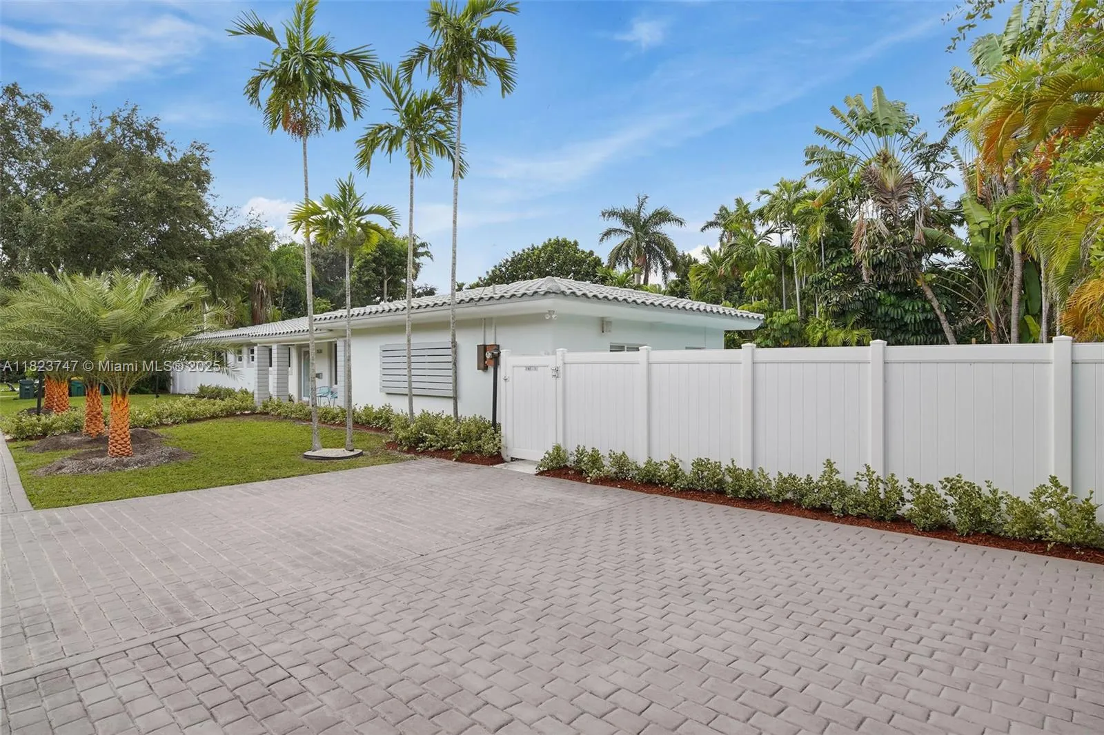 11530 Ne 7th Ave, Biscayne Park, Florida 33161, Biscayne Park, Florida 33161, 4 Bedrooms Bedrooms, ,3 BathroomsBathrooms,Residential,For Sale,11530 Ne 7th Ave, Biscayne Park, Florida 33161,A11823747