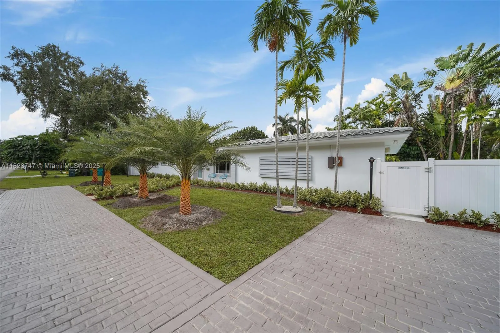 11530 Ne 7th Ave, Biscayne Park, Florida 33161, Biscayne Park, Florida 33161, 4 Bedrooms Bedrooms, ,3 BathroomsBathrooms,Residential,For Sale,11530 Ne 7th Ave, Biscayne Park, Florida 33161,A11823747