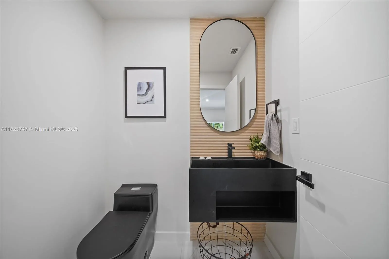 11530 Ne 7th Ave, Biscayne Park, Florida 33161, Biscayne Park, Florida 33161, 4 Bedrooms Bedrooms, ,3 BathroomsBathrooms,Residential,For Sale,11530 Ne 7th Ave, Biscayne Park, Florida 33161,A11823747