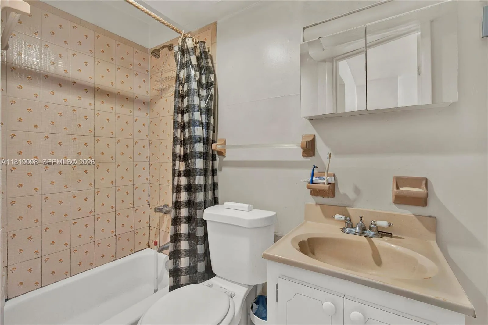 829 Sw 19th Ave, Miami, Florida 33135, Miami, Florida 33135, ,Residential Income,For Sale,829 Sw 19th Ave, Miami, Florida 33135,A11819098
