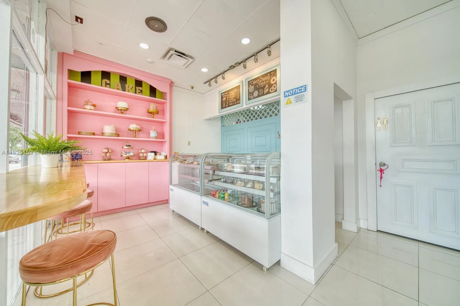 Bakery & Cafe For Sale On Bird Road, Kendall, Kendall, Florida 33175, ,Business Opportunity,For Sale,Bakery & Cafe For Sale On Bird Road, Kendall, ,A11826159