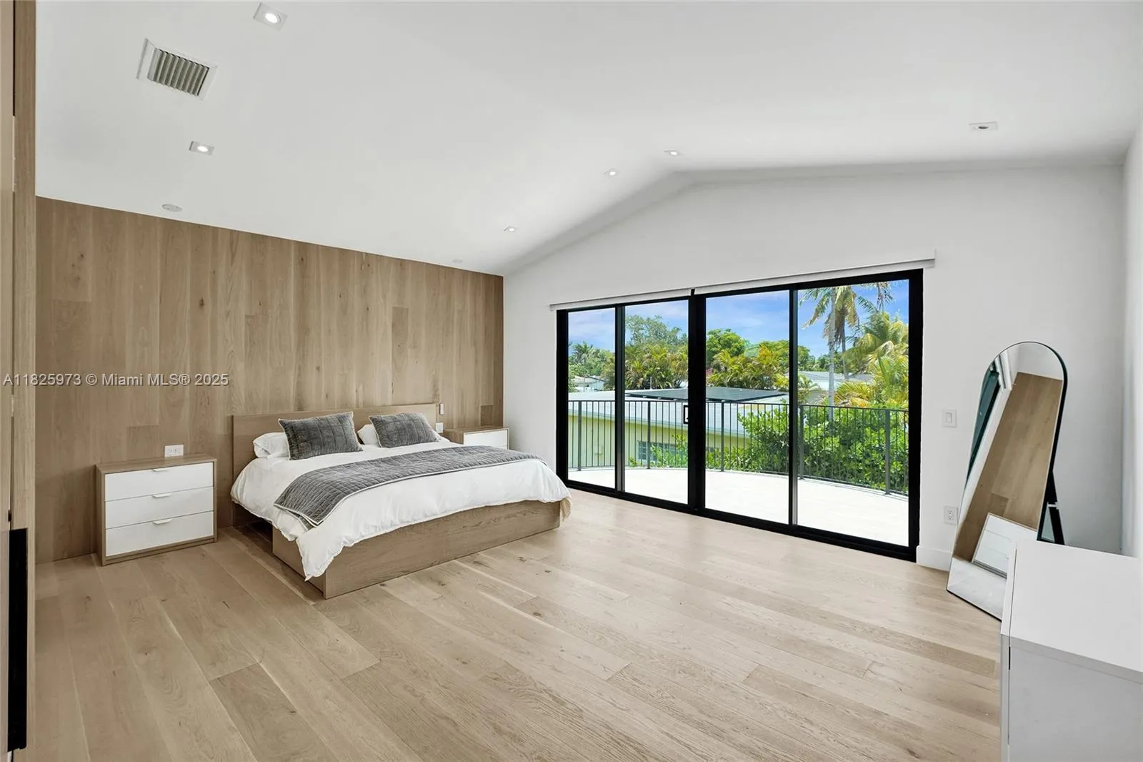 19651 Ne 19th Pl, North Miami Beach, Florida 33179, North Miami Beach, Florida 33179, 8 Bedrooms Bedrooms, ,5 BathroomsBathrooms,Residential,For Sale,19651 Ne 19th Pl, North Miami Beach, Florida 33179,A11825973