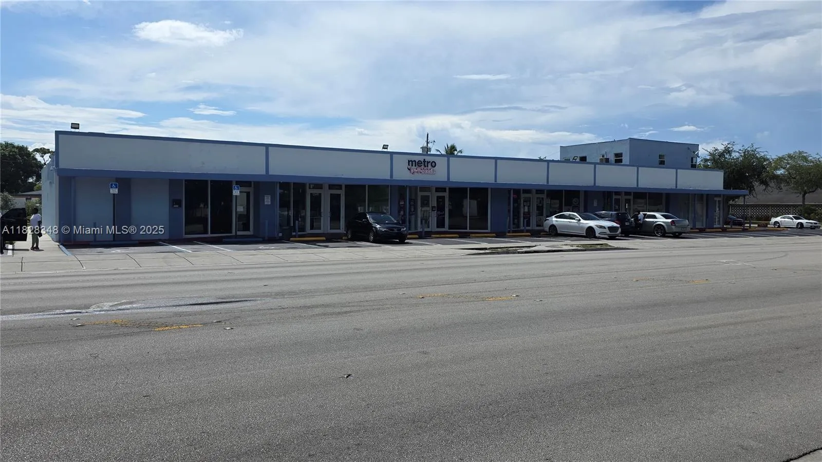 The restaurant is the left corner unit. Possible future outdoor seating in garden once a roof structure is added.