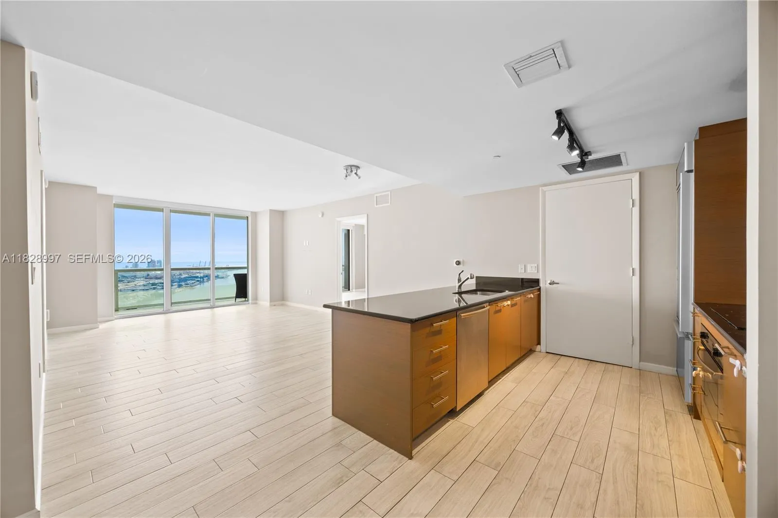 50 Biscayne Blvd 4706, Miami, Florida 33132, Miami, Florida 33132, 2 Bedrooms Bedrooms, ,2 BathroomsBathrooms,Residential,For Sale,50 Biscayne Blvd 4706, Miami, Florida 33132,A11828997
