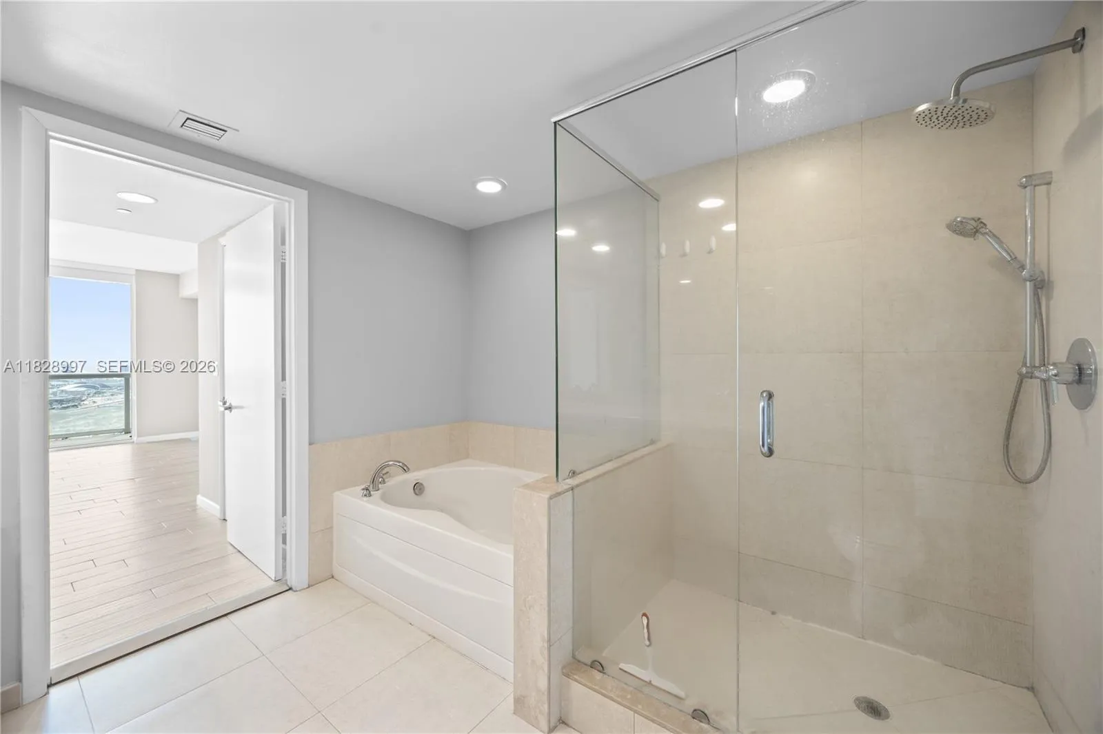 50 Biscayne Blvd 4706, Miami, Florida 33132, Miami, Florida 33132, 2 Bedrooms Bedrooms, ,2 BathroomsBathrooms,Residential,For Sale,50 Biscayne Blvd 4706, Miami, Florida 33132,A11828997