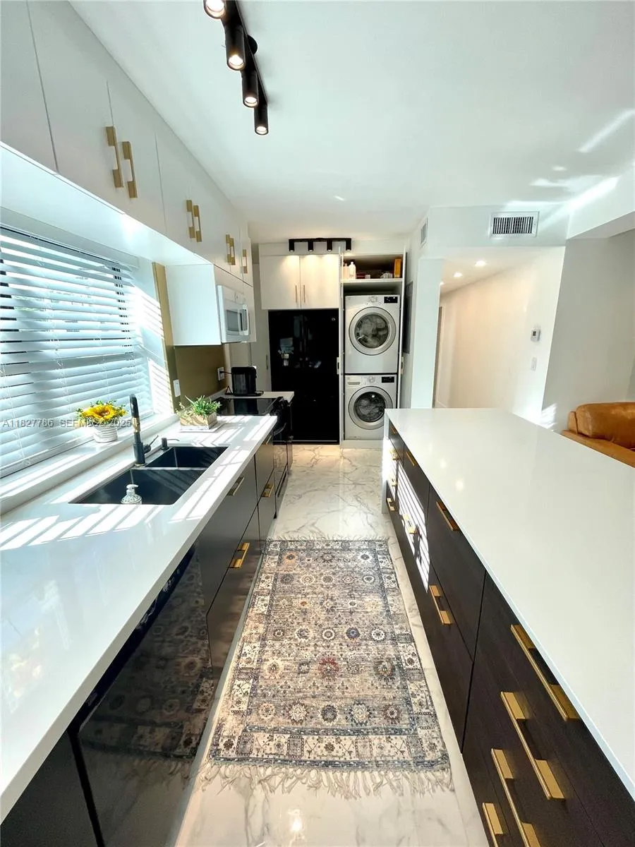 1215 E Broward Blvd, Fort Lauderdale, Florida 3330, Fort Lauderdale, Florida 33301, ,Residential Income,For Sale,1215 E Broward Blvd, Fort Lauderdale, Florida 3330,A11827786