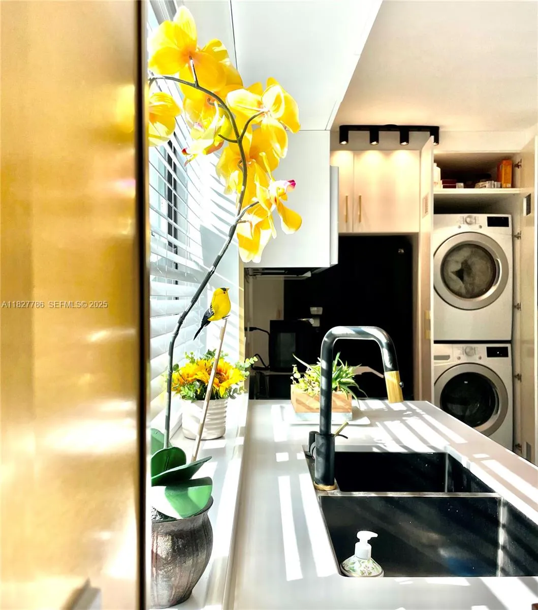 1215 E Broward Blvd, Fort Lauderdale, Florida 3330, Fort Lauderdale, Florida 33301, ,Residential Income,For Sale,1215 E Broward Blvd, Fort Lauderdale, Florida 3330,A11827786